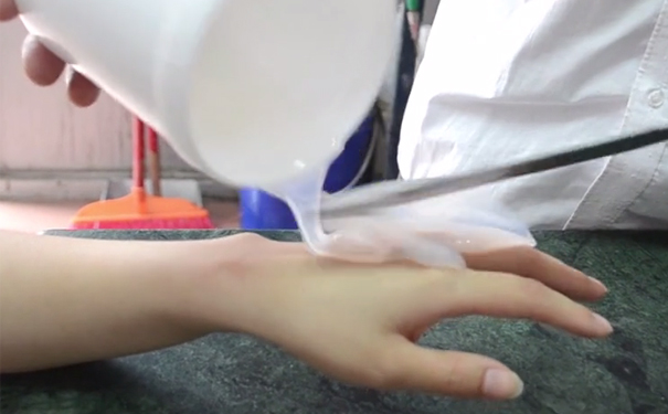 人體硅膠可以直接貼在人體皮膚上嗎？