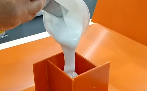 模具硅橡膠灌模時間是什么？