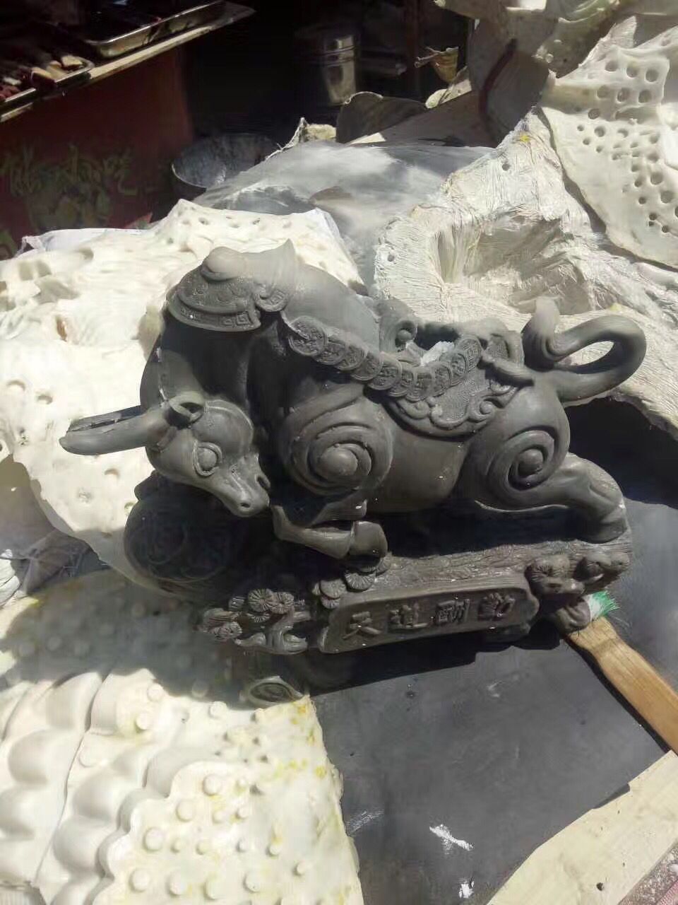 如何使用工業(yè)級(jí)模具硅膠制作模具？